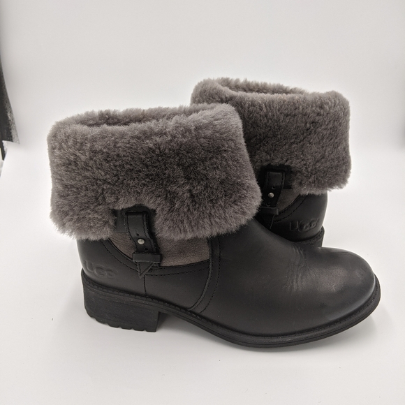 ugg chyler boots black